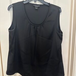 St. John Black Sleek Scoop Neck Sleeveless Top